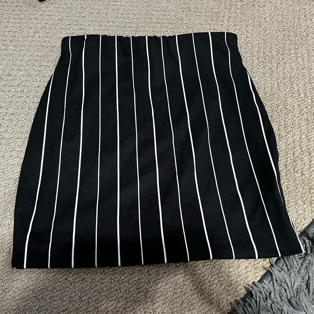 Revamped | Small Black & White Mini Skirt
